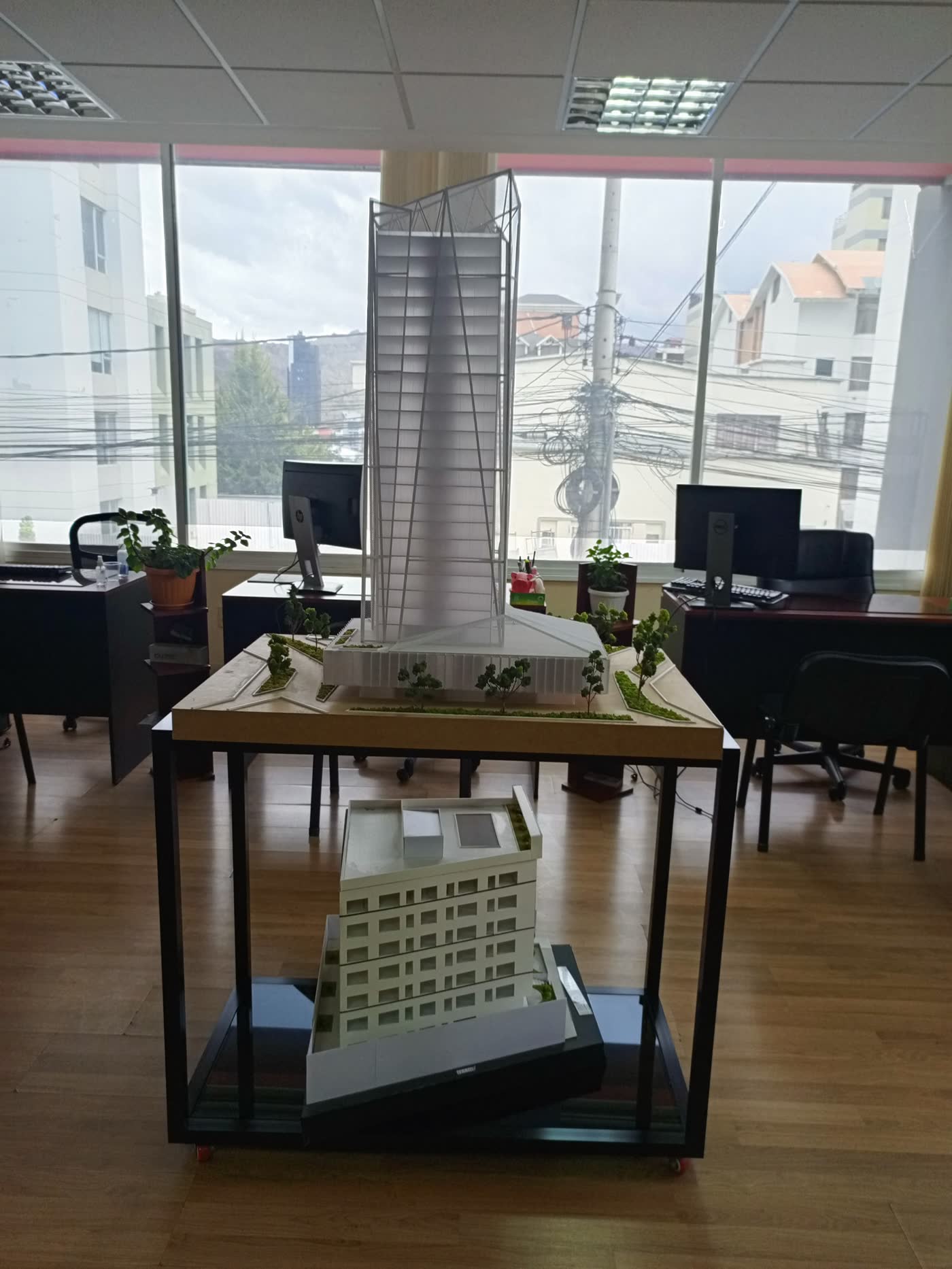 Maqueta arquitectónica en oficina de Casa Nueva