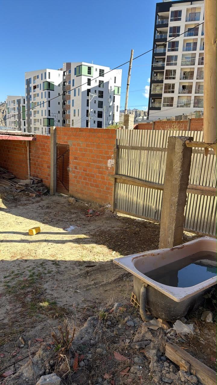 Muro y cerco perimetral del terreno